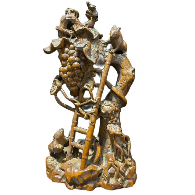 Home figurine wood squirrel Grape Carved arts figurines